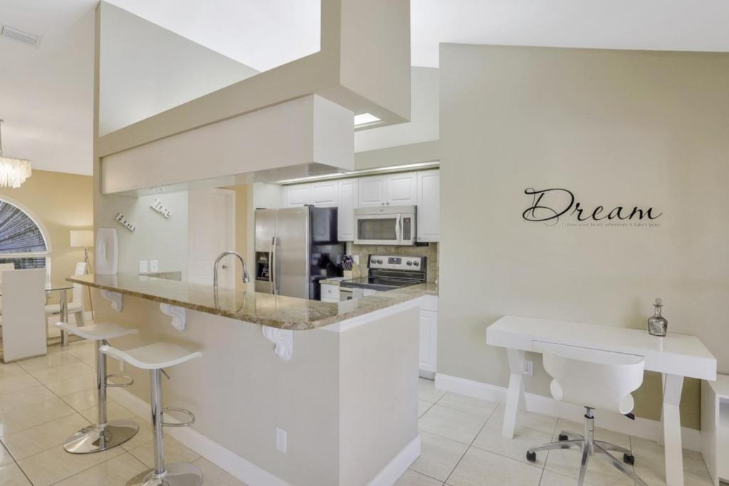 Villa Valmora Cape Coral Bagian luar foto