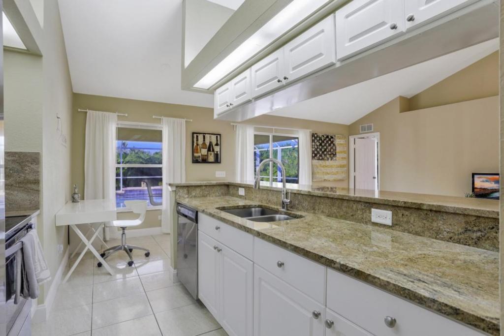 Villa Valmora Cape Coral Bagian luar foto